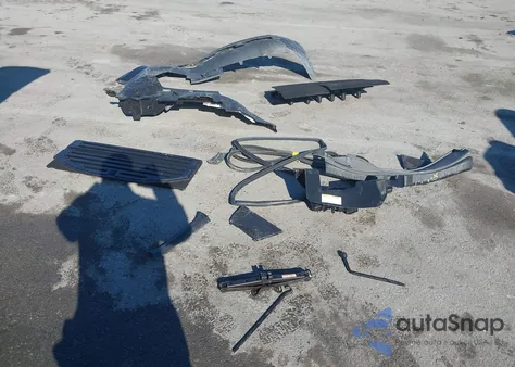 2018 Toyota Rav4 Le z USA, uszkodzony, nr VIN 2T3BFREV0JW760684